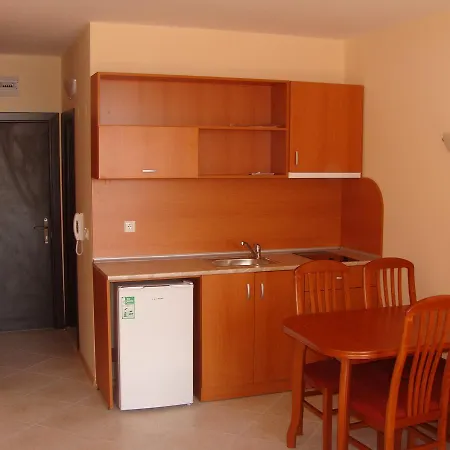 Апартхотел Bratanov Sunset Beach 4 *