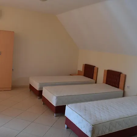 Апартхотел Bratanov Sunset Beach 4 *